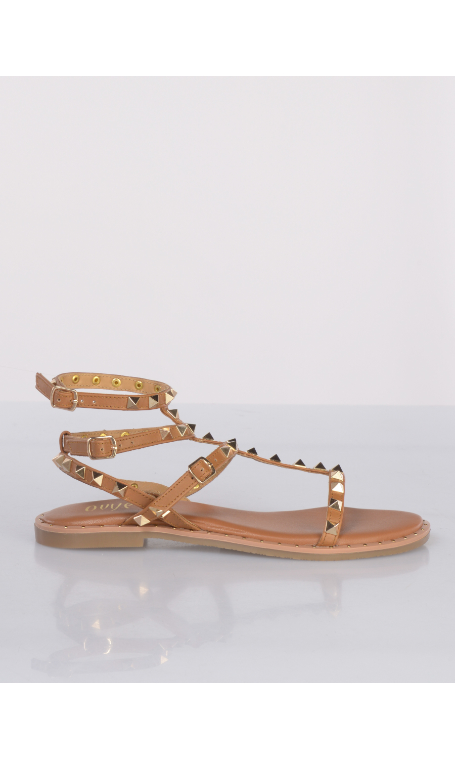 sandalo da donna Ovye in vera pelle con borchie